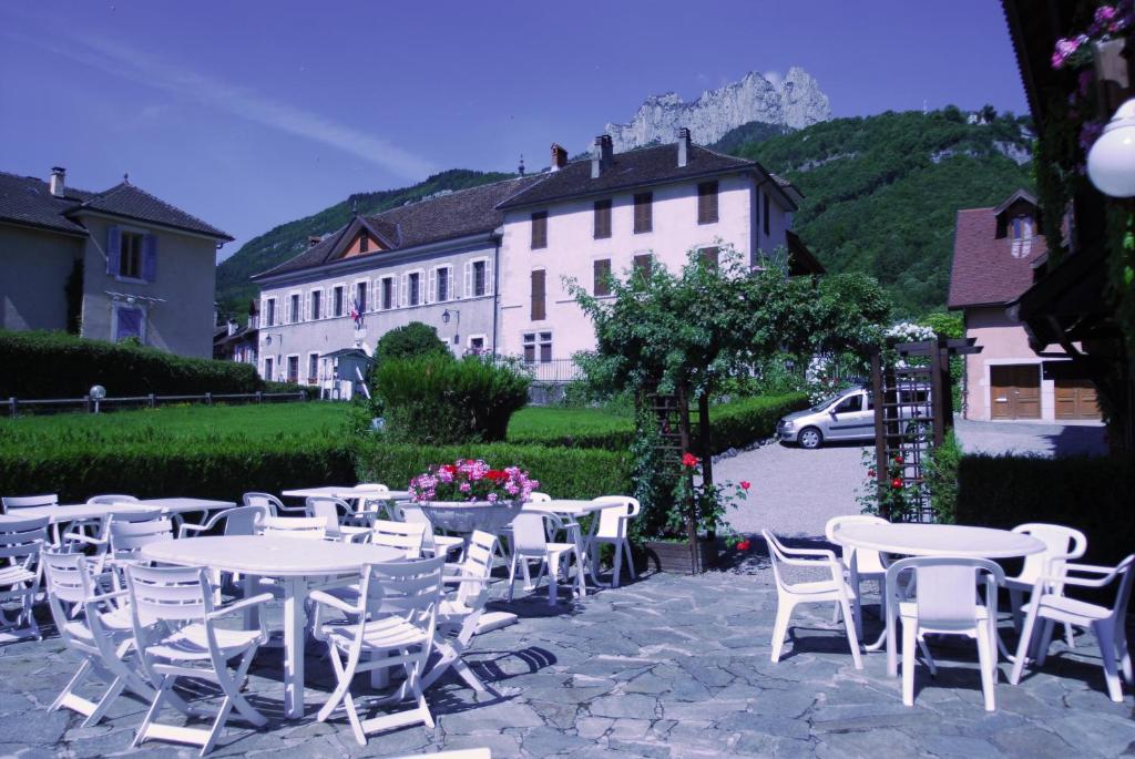 Hotel Logis La Charpenterie Talloires-Montmin Exterior foto