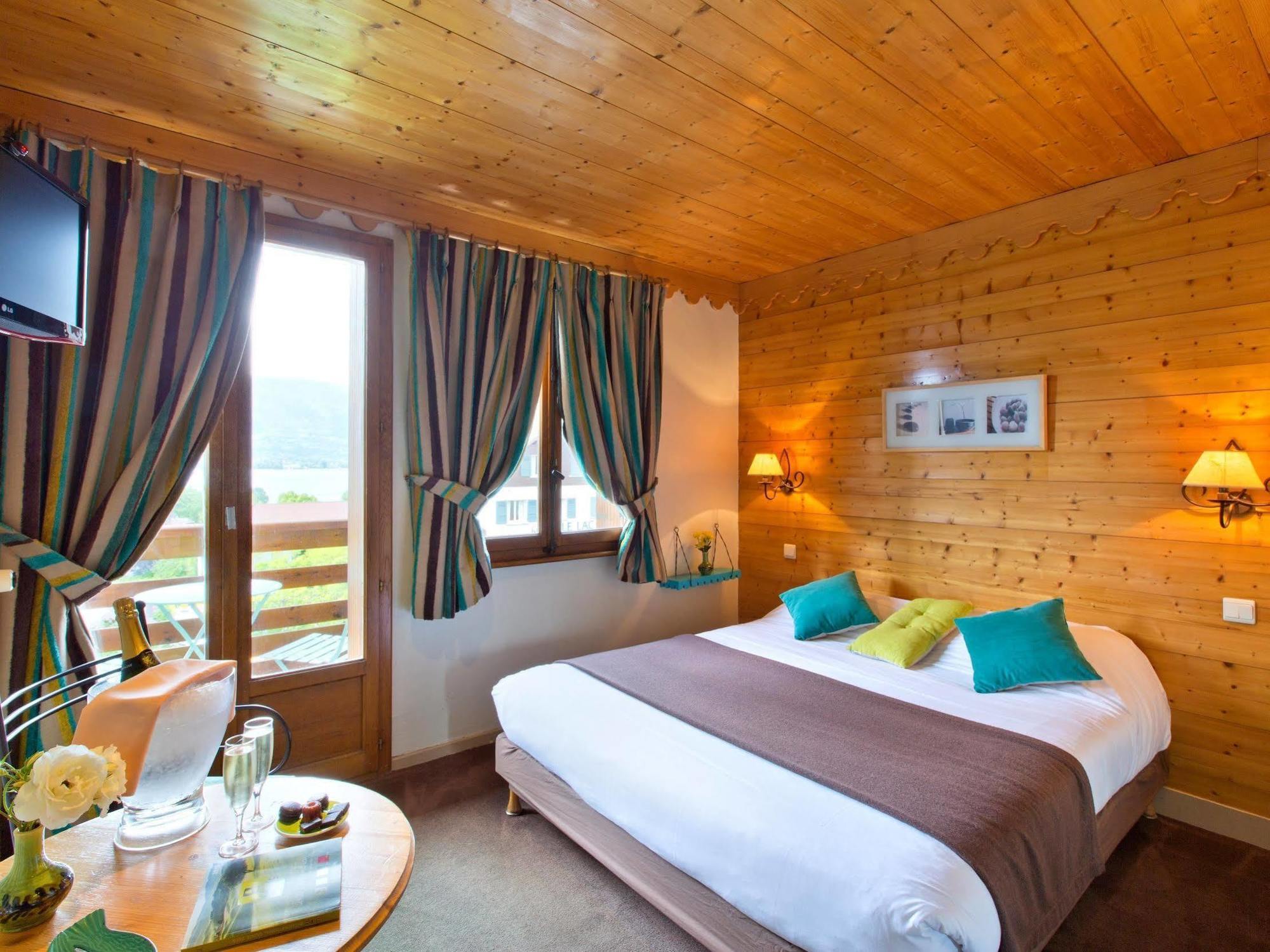 Hotel Logis La Charpenterie Talloires-Montmin Exterior foto