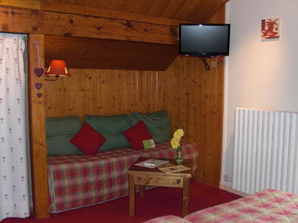 Hotel Logis La Charpenterie Talloires-Montmin Zimmer foto